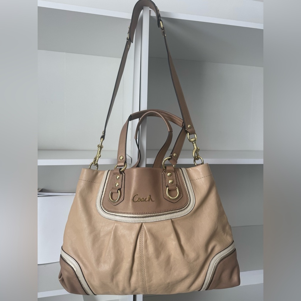 Coach Tan and Cream Shoulder
Bag with Slouchy Design -EUC